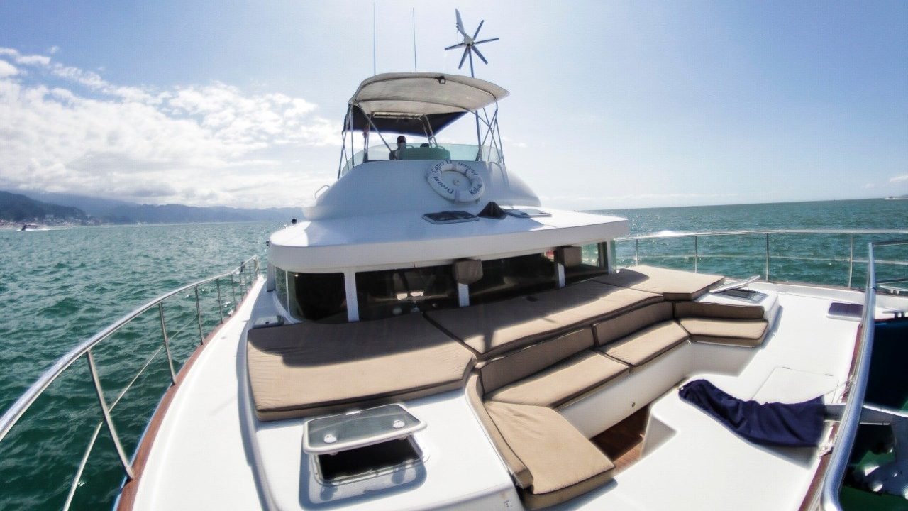 Cómo llegar a la marina para tu renta de yate en Puerto Vallarta: manejo, estacionamiento y transporte